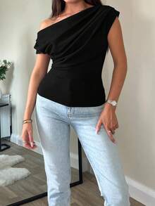 Blusa de corte elegante.