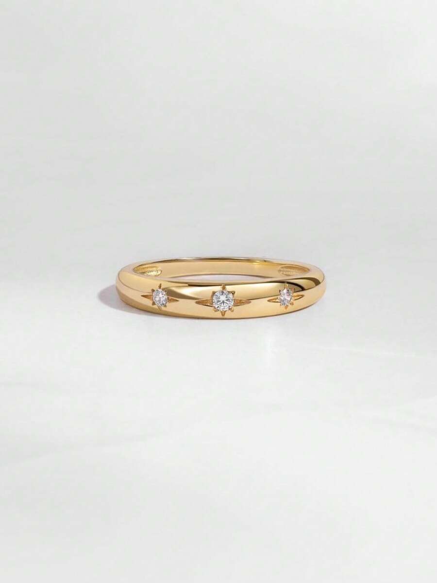 Anillo de cobre con zirconia y diseño floral de lujo.