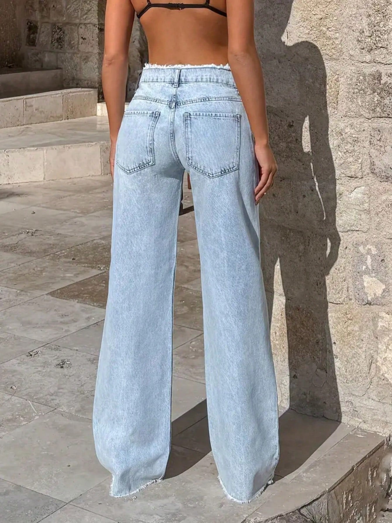 Pantalones con diseño desilachado