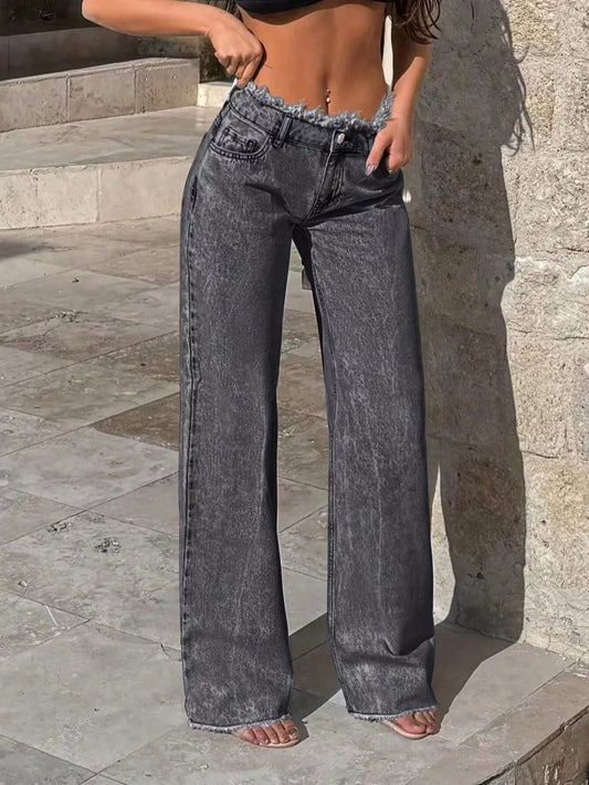 Pantalones con diseño desilachado