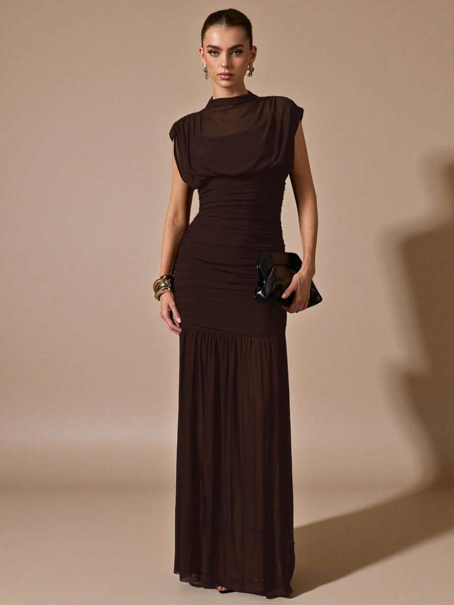 Vestido envolvente con pliegues