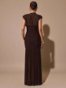Vestido envolvente con pliegues