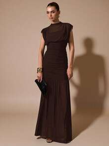 Vestido envolvente con pliegues