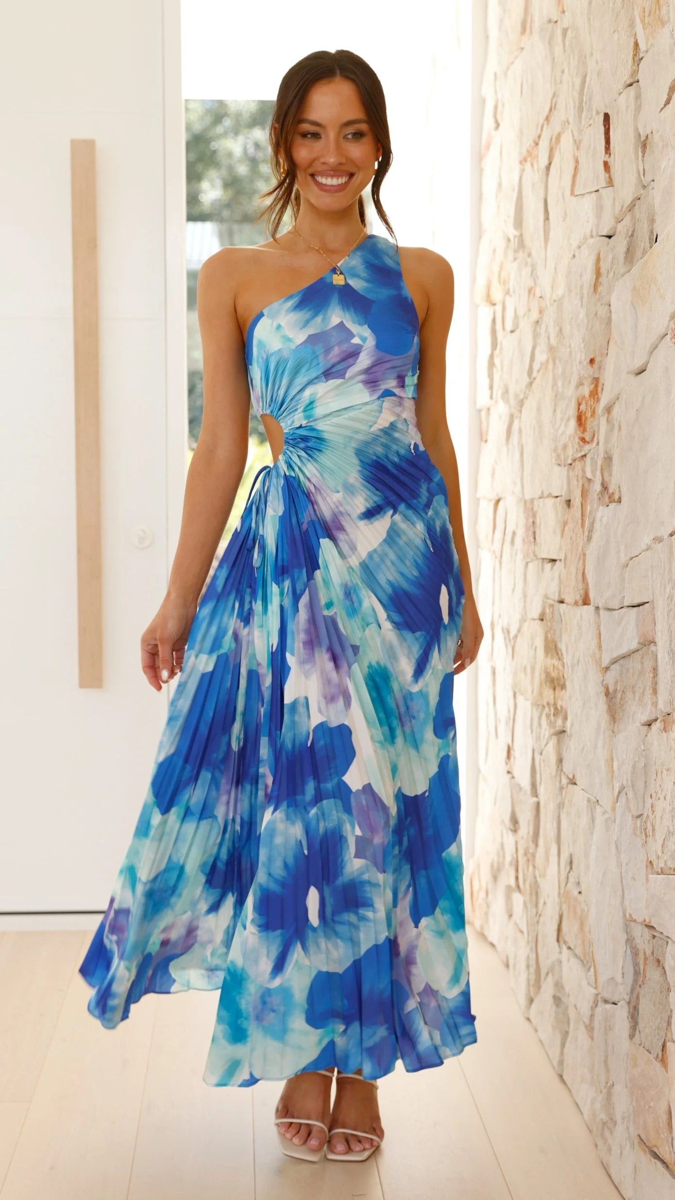 Elegante vestido largo con aberturas